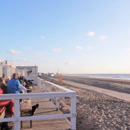 strandpaviljoen bij de strandhuisjes