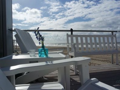 Strandterras strandhuisje Julianadorp